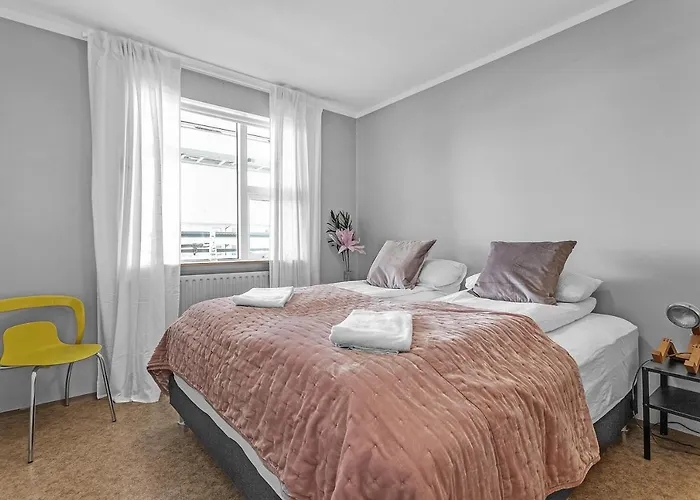 Charming, 2 Bedroom Seaside Apartment