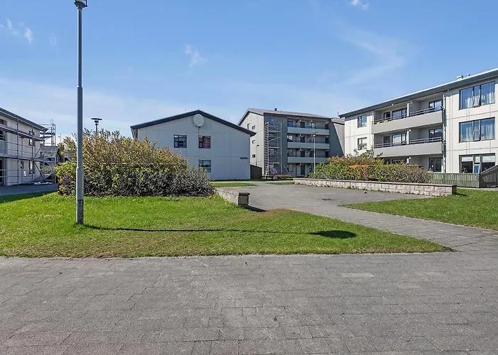 Charming, 2 Bedroom Seaside Apartment